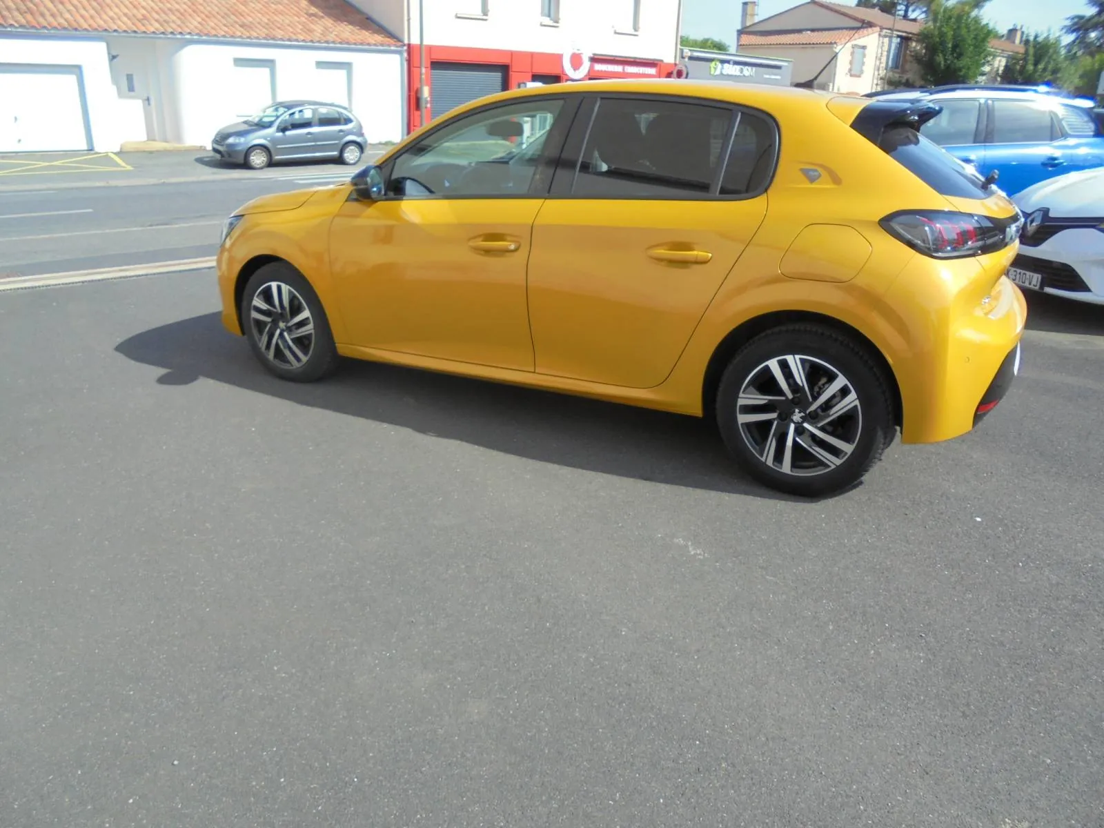 PEUGEOT